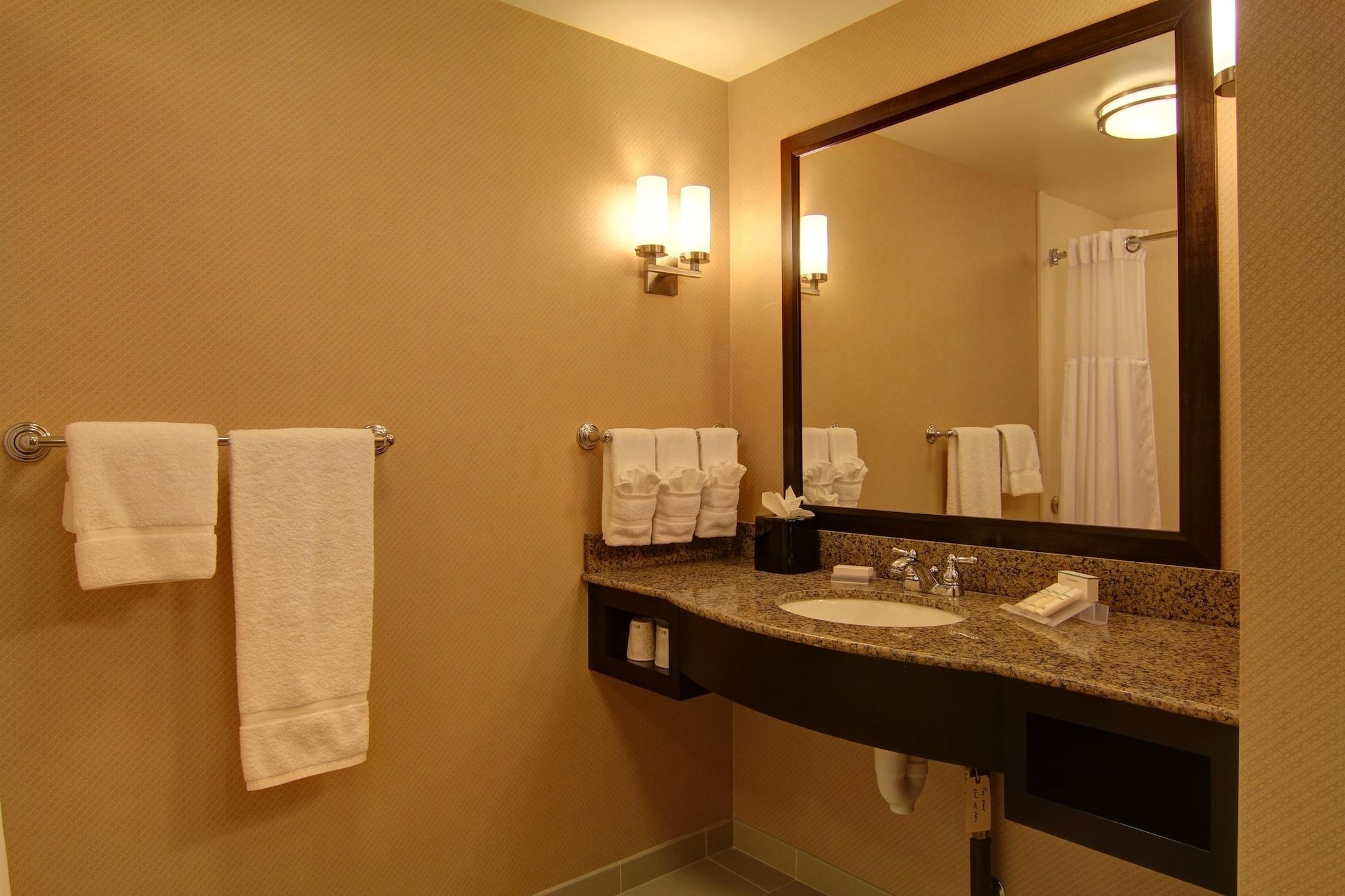 Hilton Garden Inn Woodbridge Zewnętrze zdjęcie