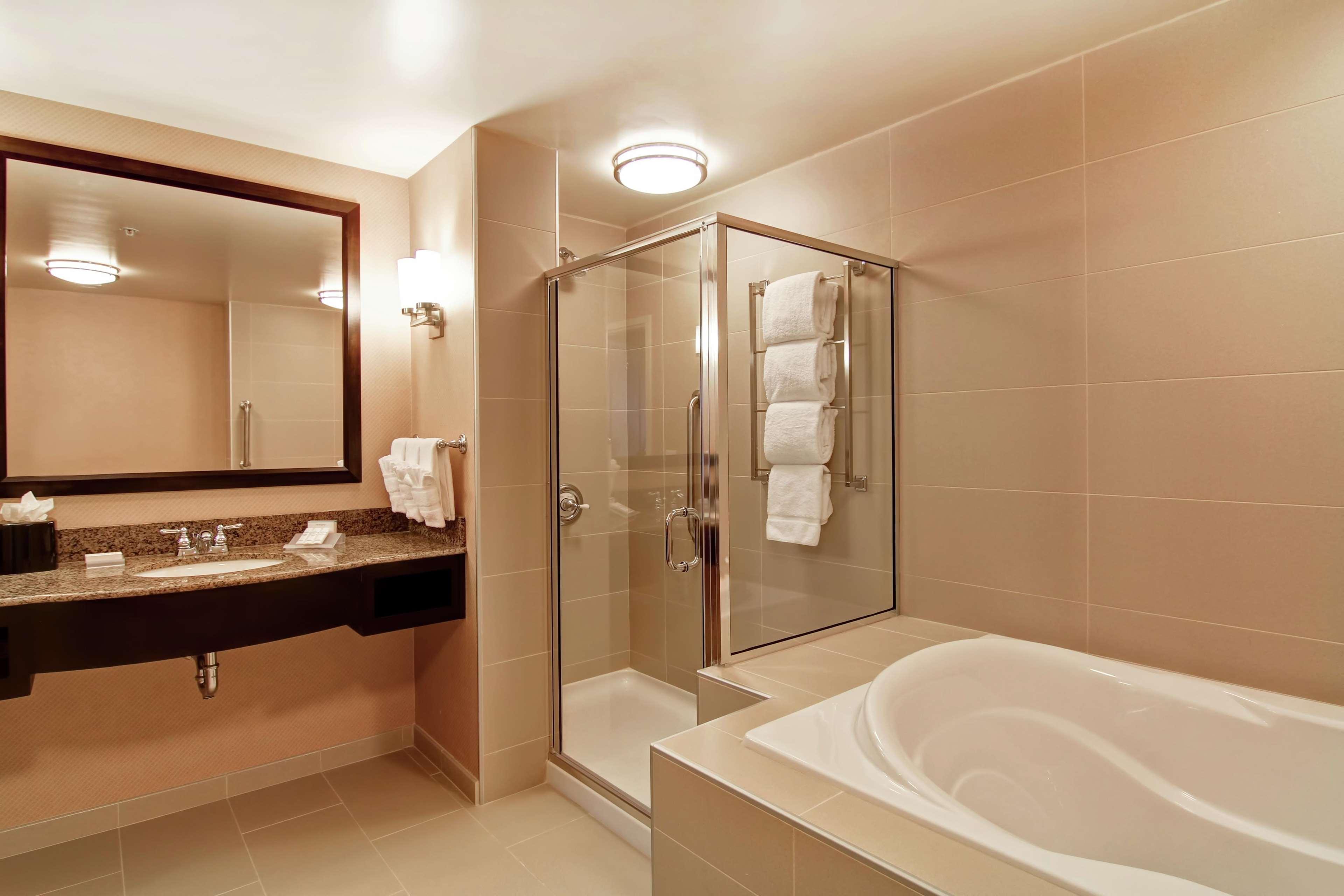 Hilton Garden Inn Woodbridge Zewnętrze zdjęcie