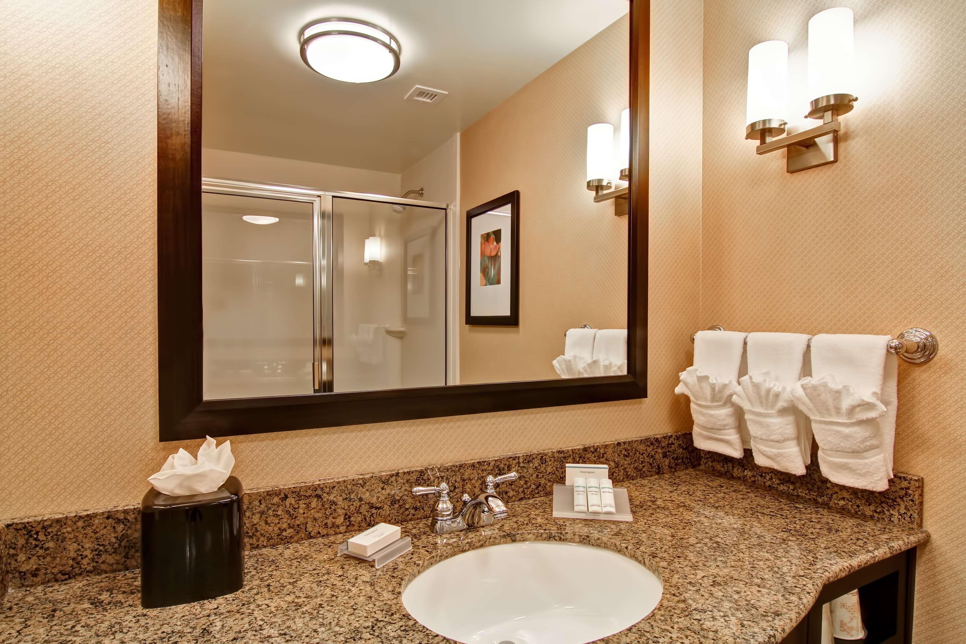 Hilton Garden Inn Woodbridge Zewnętrze zdjęcie
