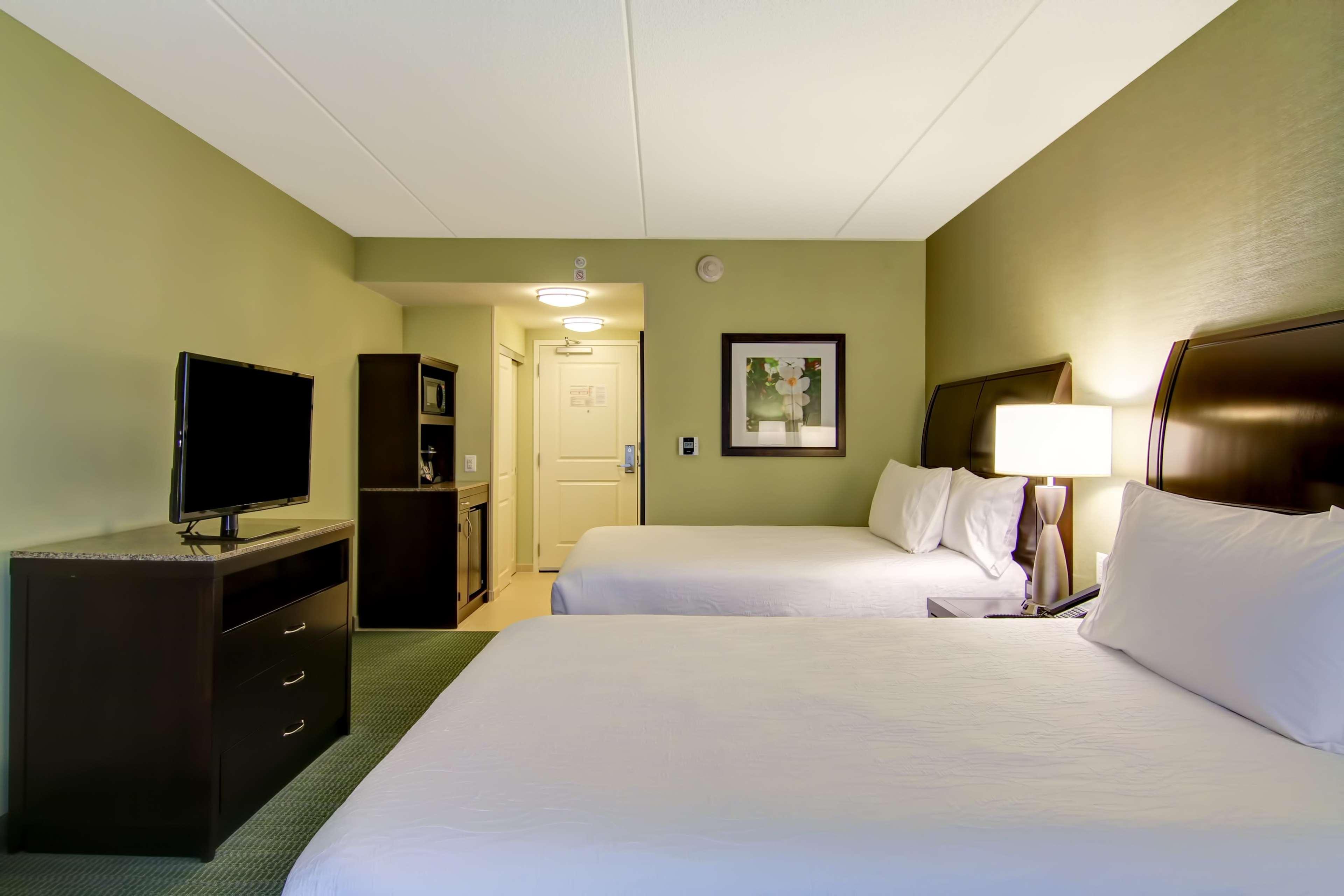 Hilton Garden Inn Woodbridge Zewnętrze zdjęcie