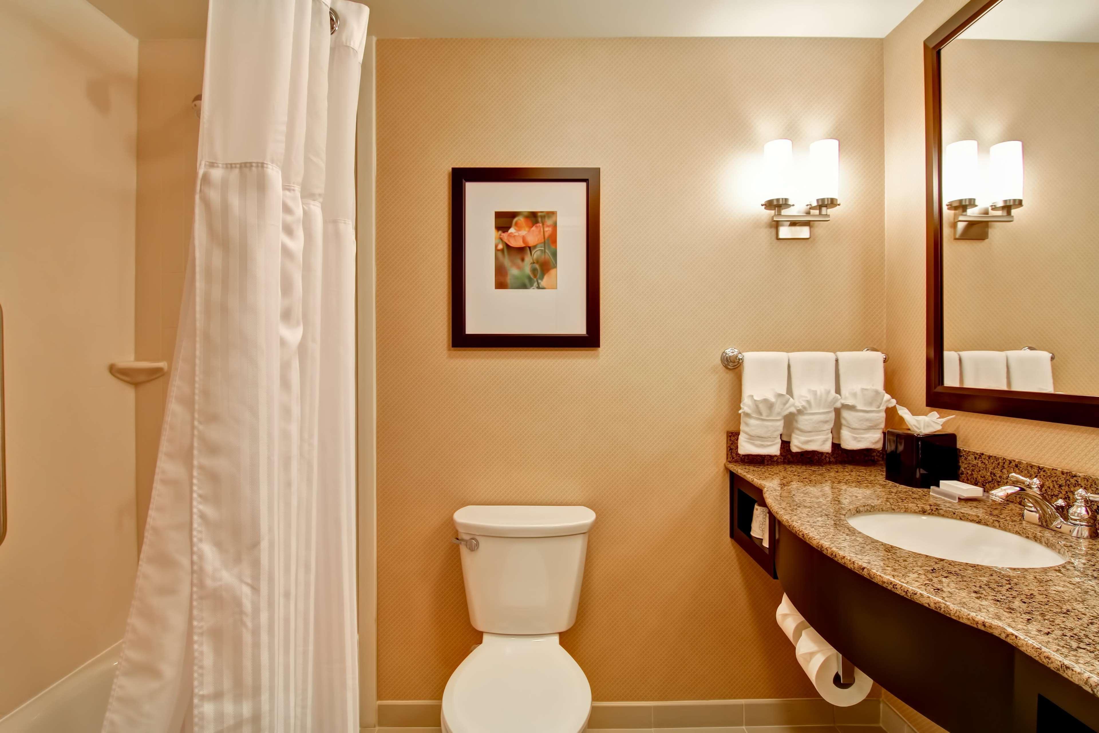 Hilton Garden Inn Woodbridge Zewnętrze zdjęcie