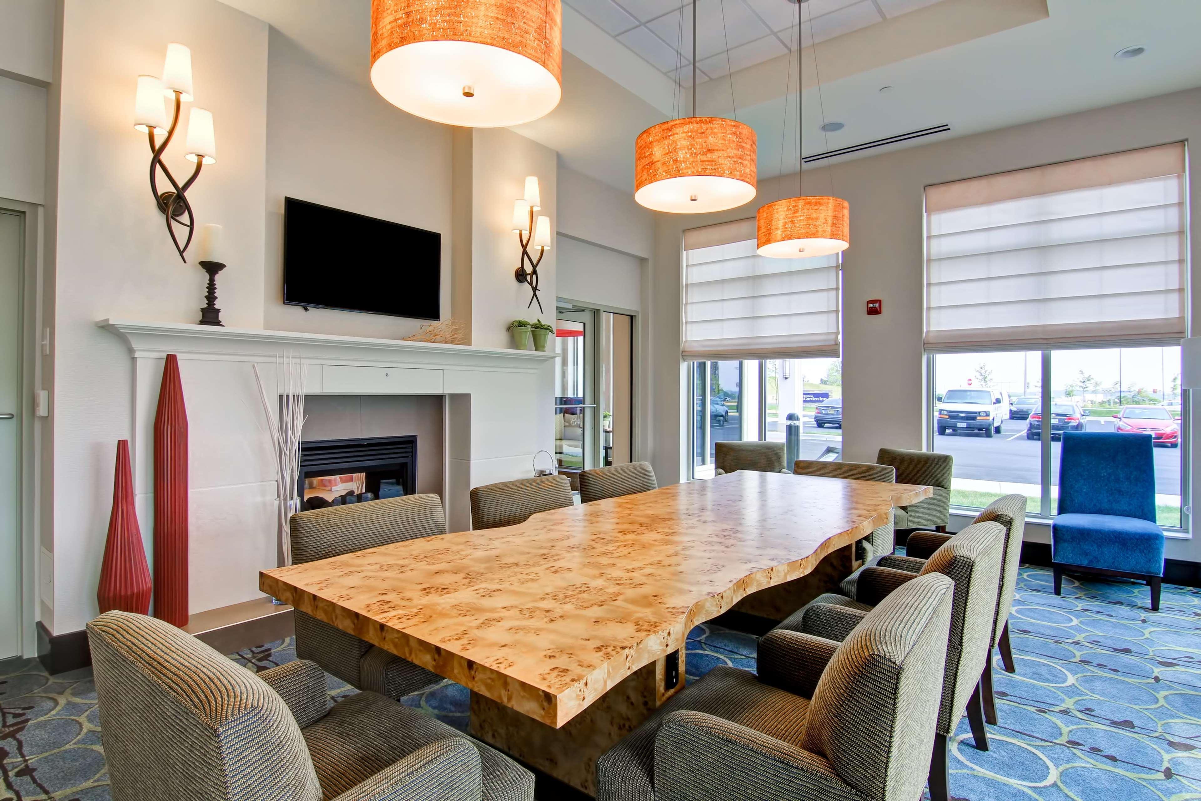 Hilton Garden Inn Woodbridge Zewnętrze zdjęcie