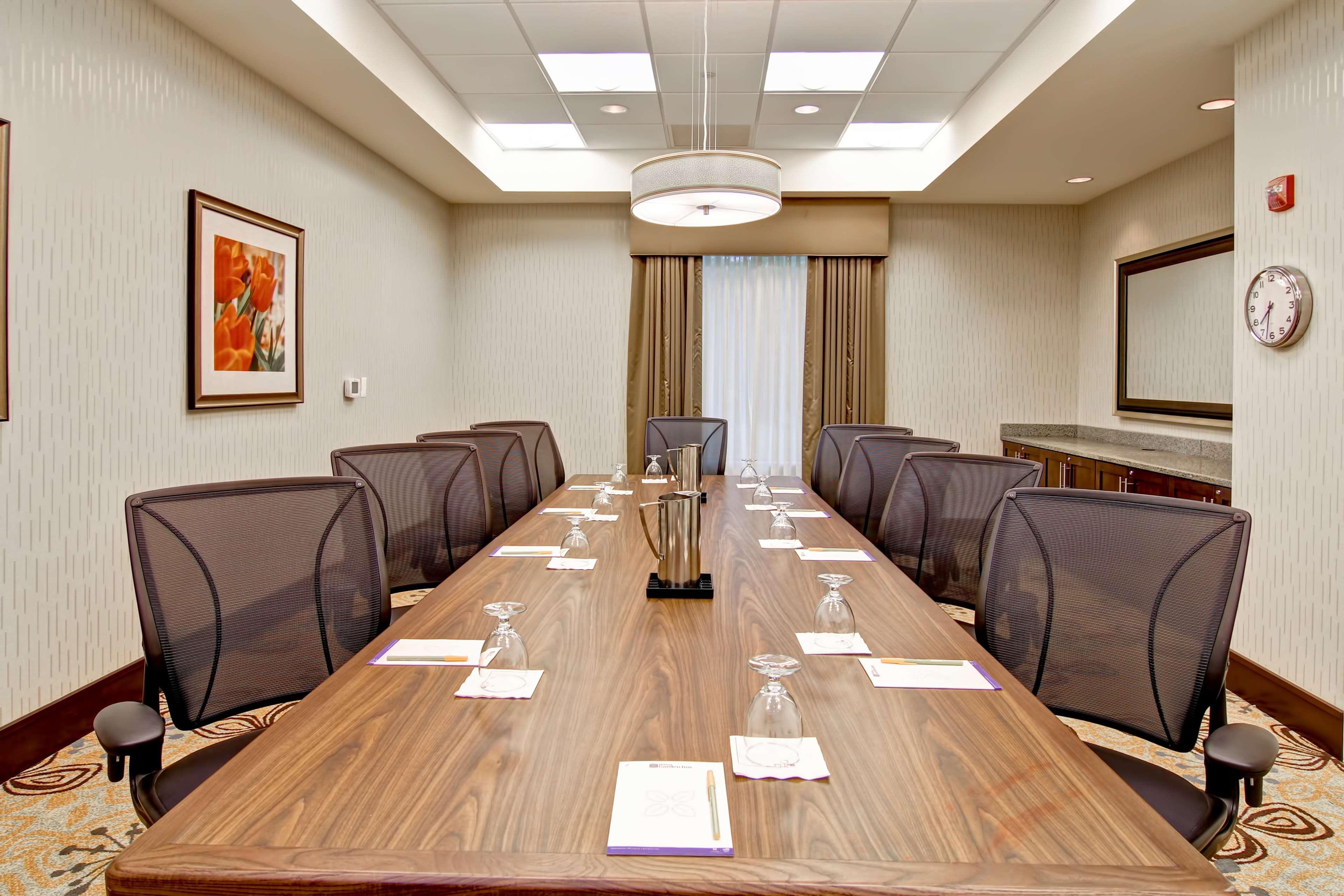 Hilton Garden Inn Woodbridge Zewnętrze zdjęcie