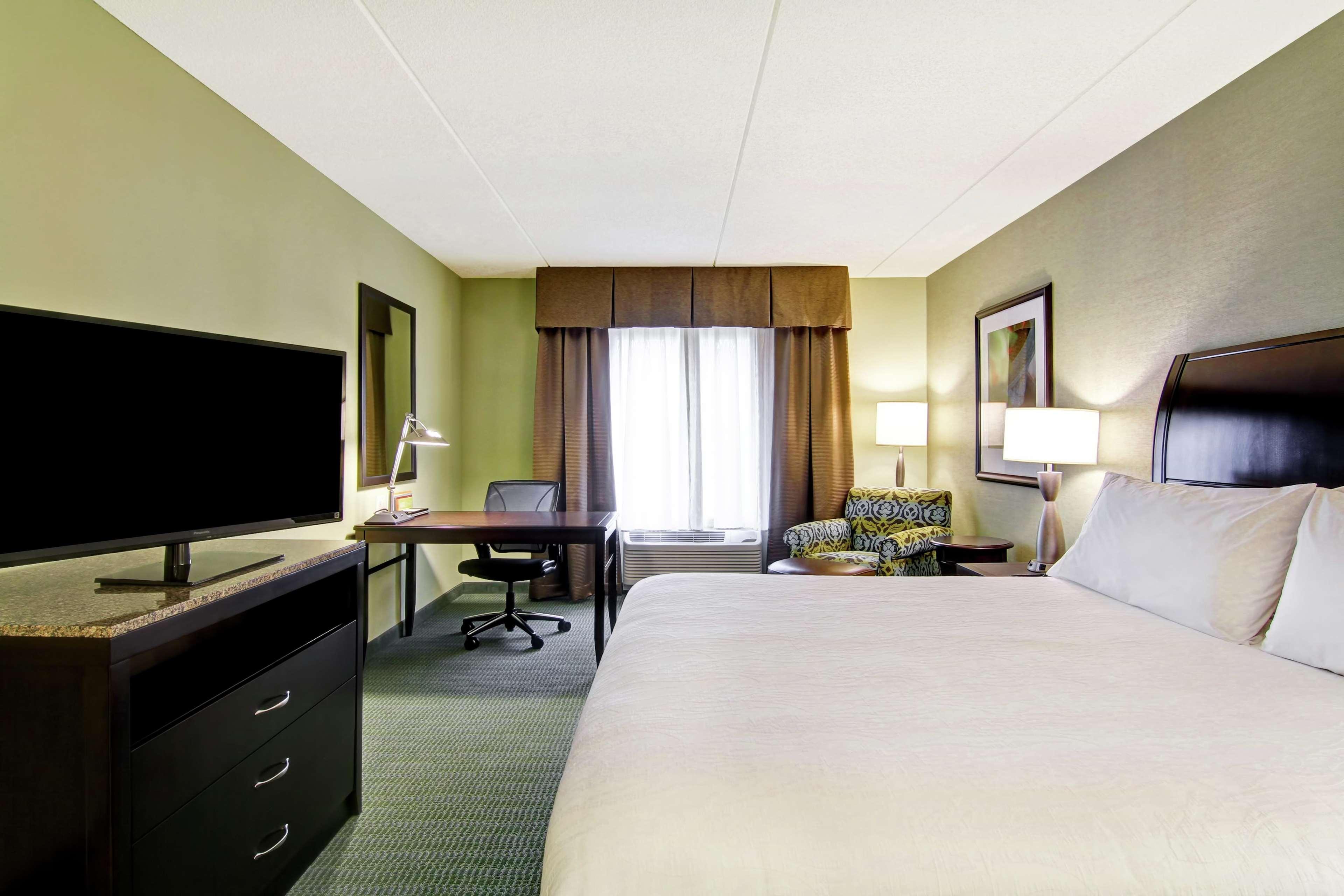 Hilton Garden Inn Woodbridge Zewnętrze zdjęcie