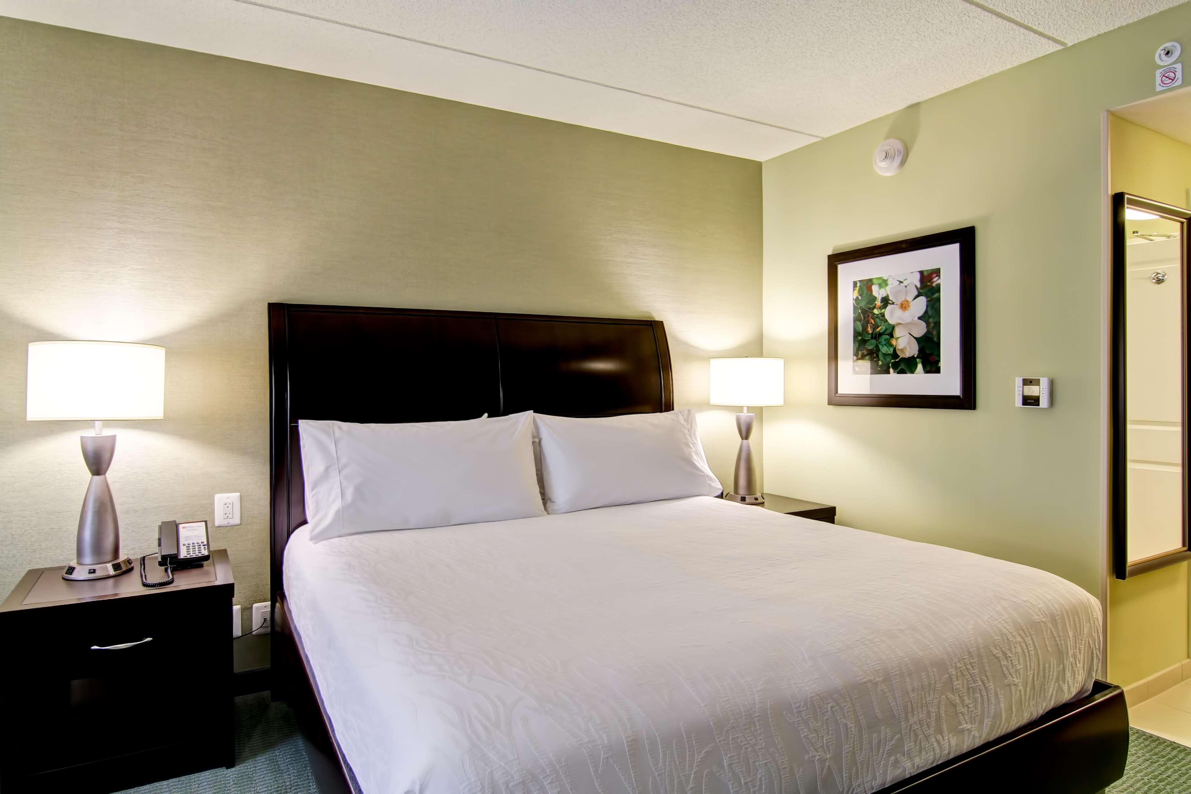 Hilton Garden Inn Woodbridge Zewnętrze zdjęcie