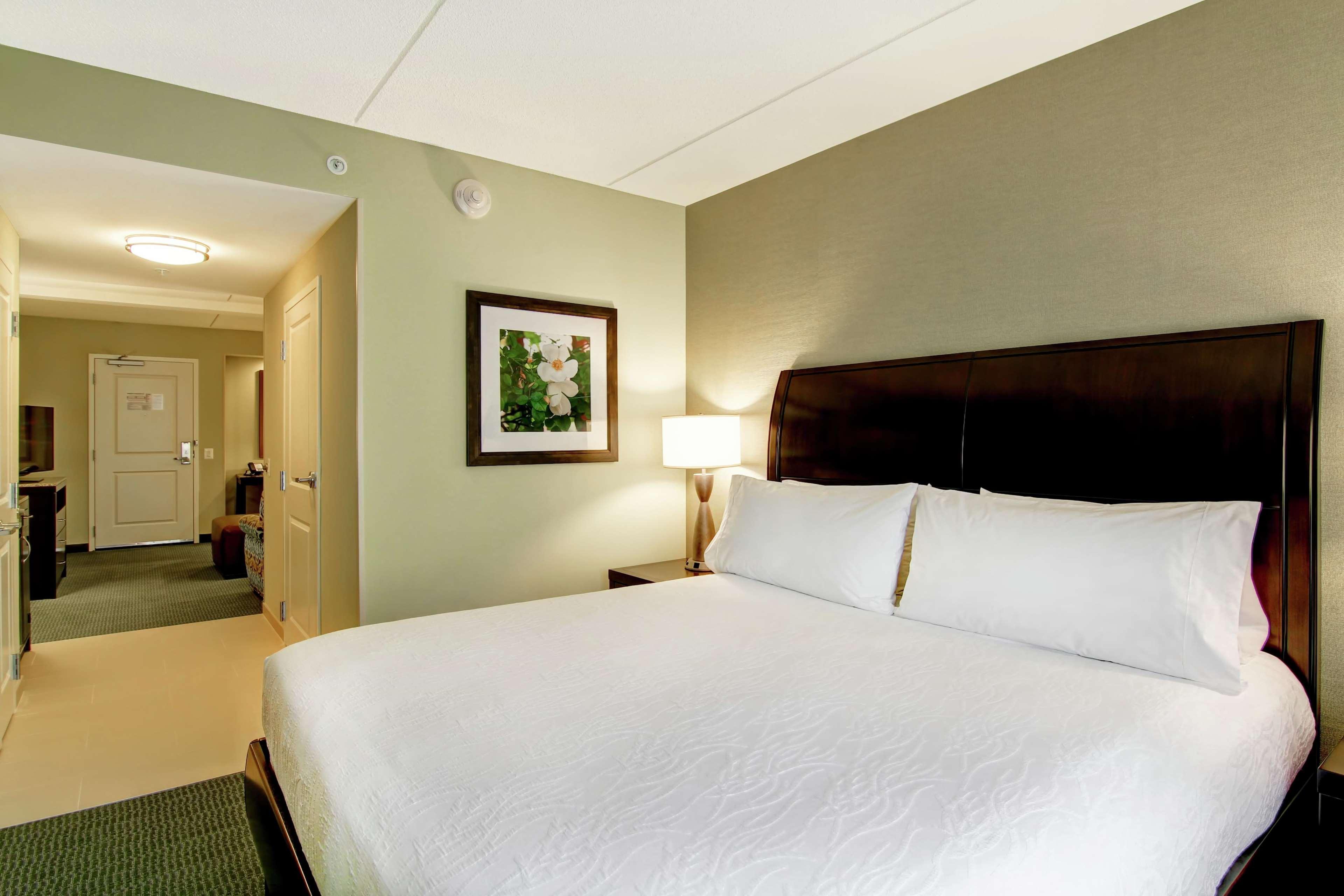 Hilton Garden Inn Woodbridge Zewnętrze zdjęcie
