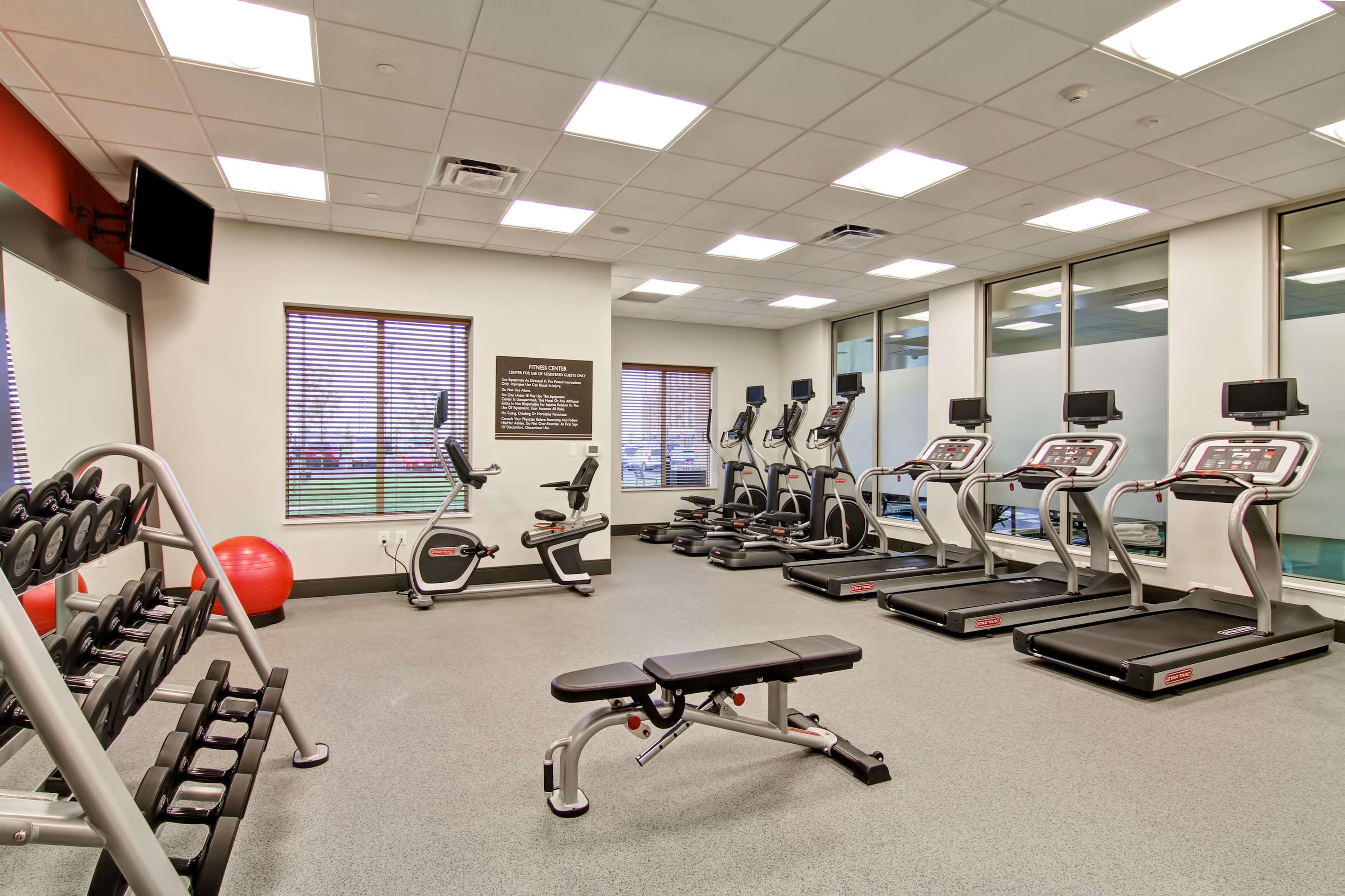 Hilton Garden Inn Woodbridge Zewnętrze zdjęcie