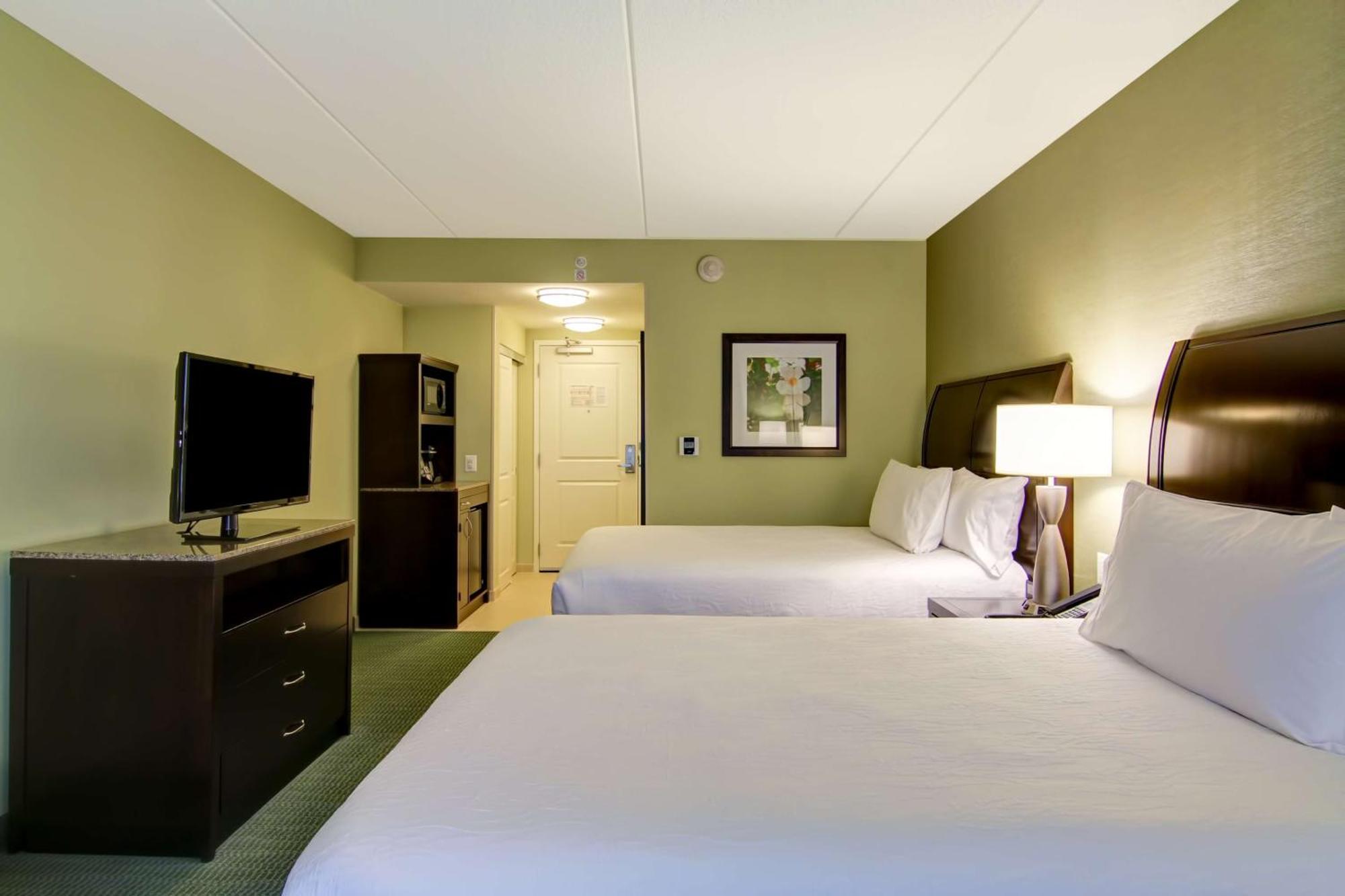 Hilton Garden Inn Woodbridge Zewnętrze zdjęcie