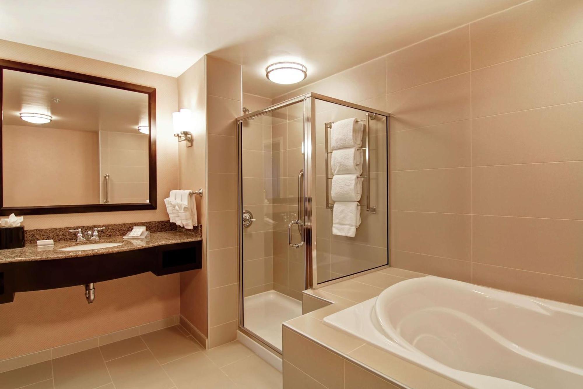 Hilton Garden Inn Woodbridge Zewnętrze zdjęcie