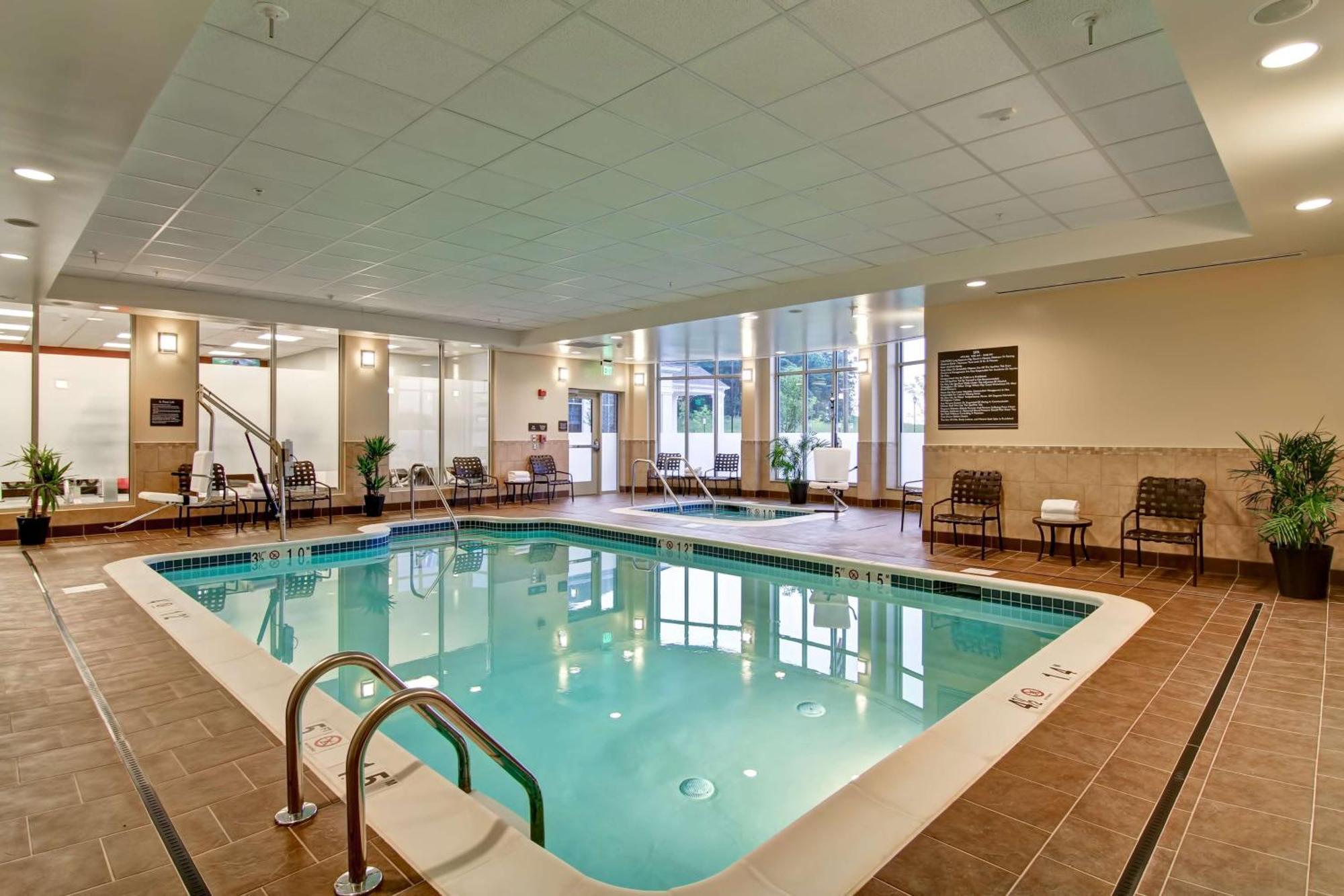 Hilton Garden Inn Woodbridge Zewnętrze zdjęcie