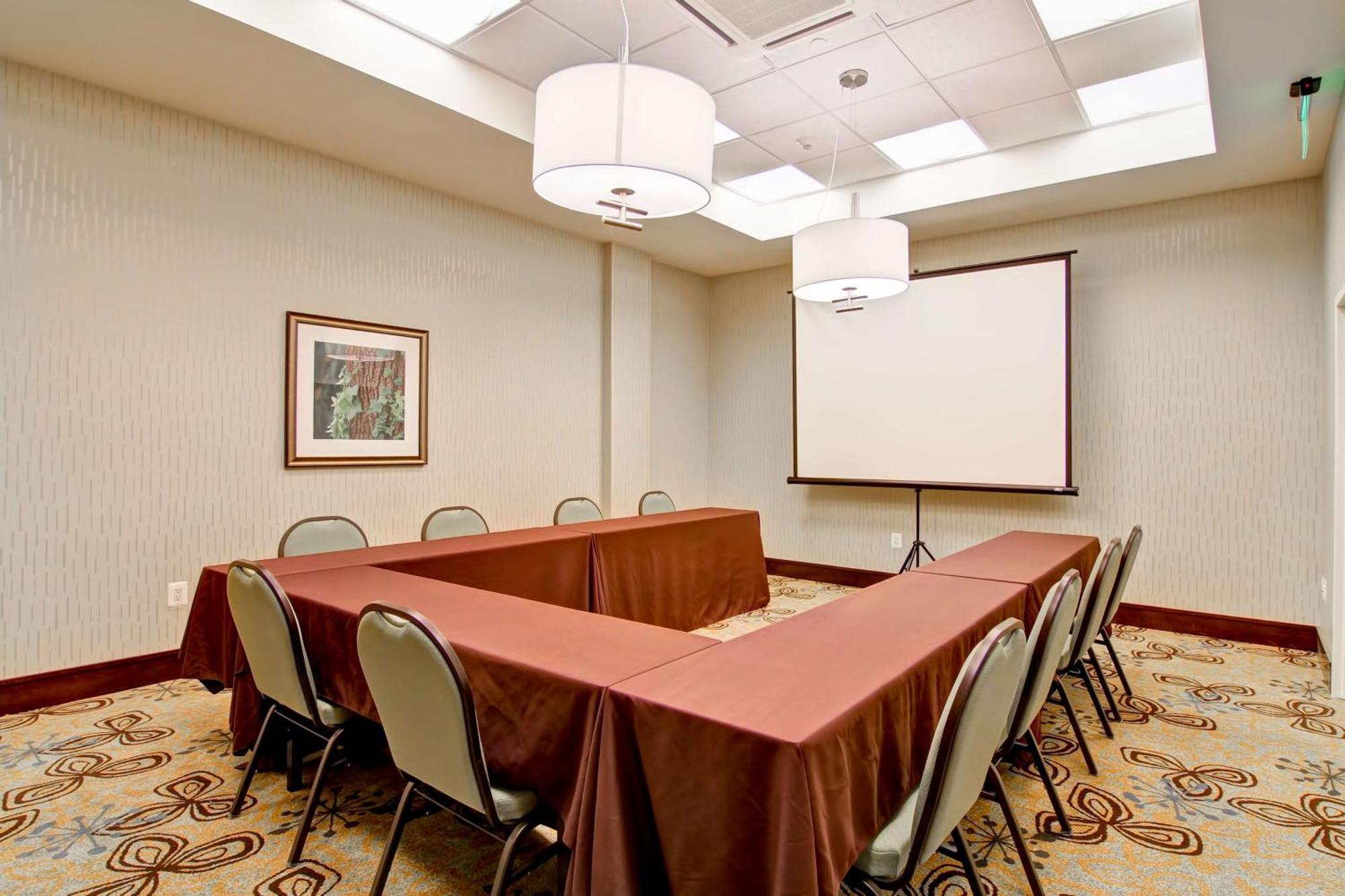 Hilton Garden Inn Woodbridge Zewnętrze zdjęcie