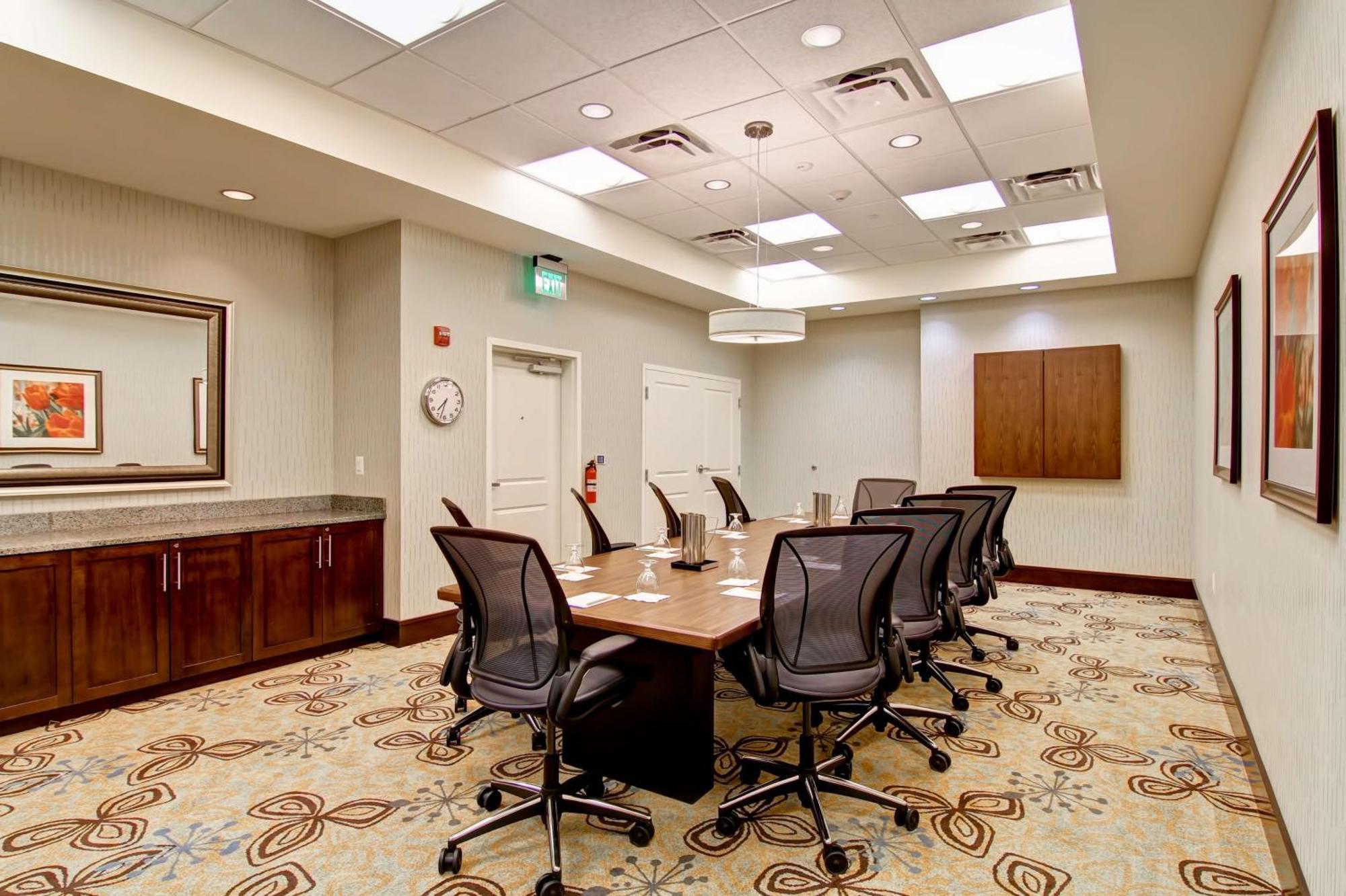 Hilton Garden Inn Woodbridge Zewnętrze zdjęcie