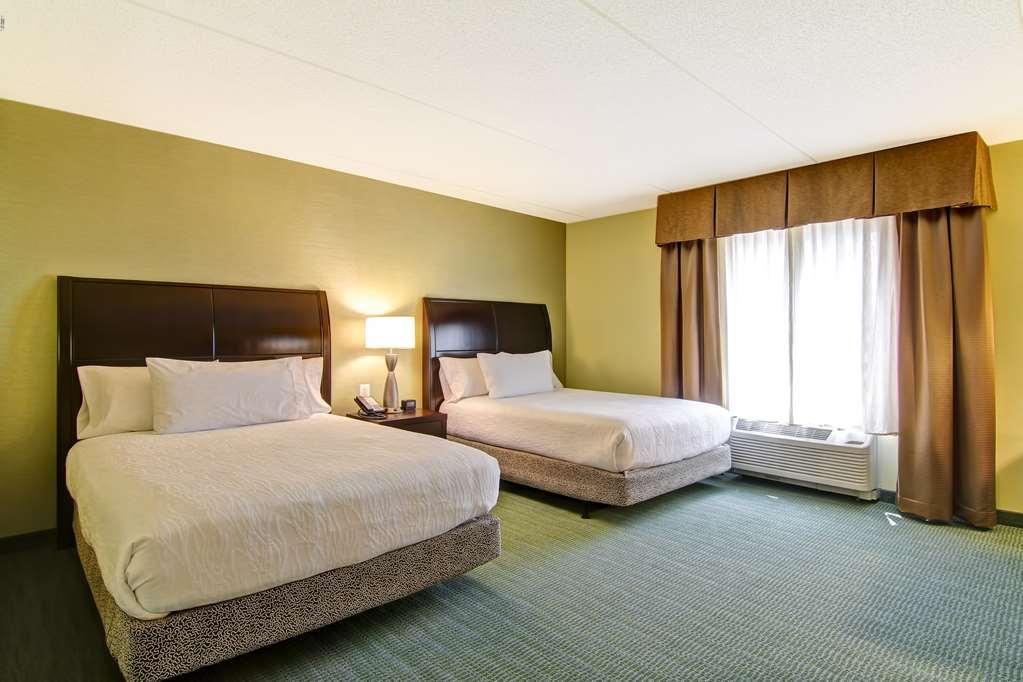 Hilton Garden Inn Woodbridge Pokój zdjęcie