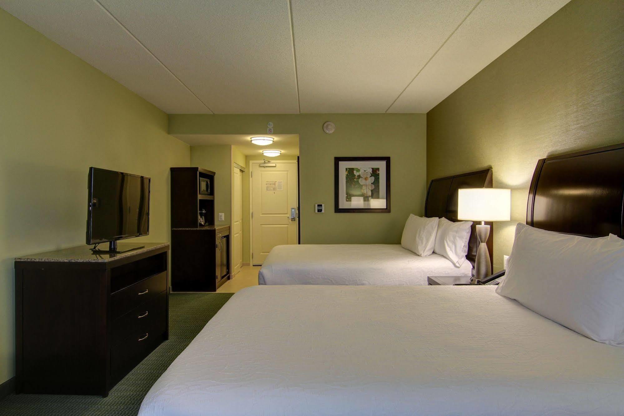 Hilton Garden Inn Woodbridge Zewnętrze zdjęcie