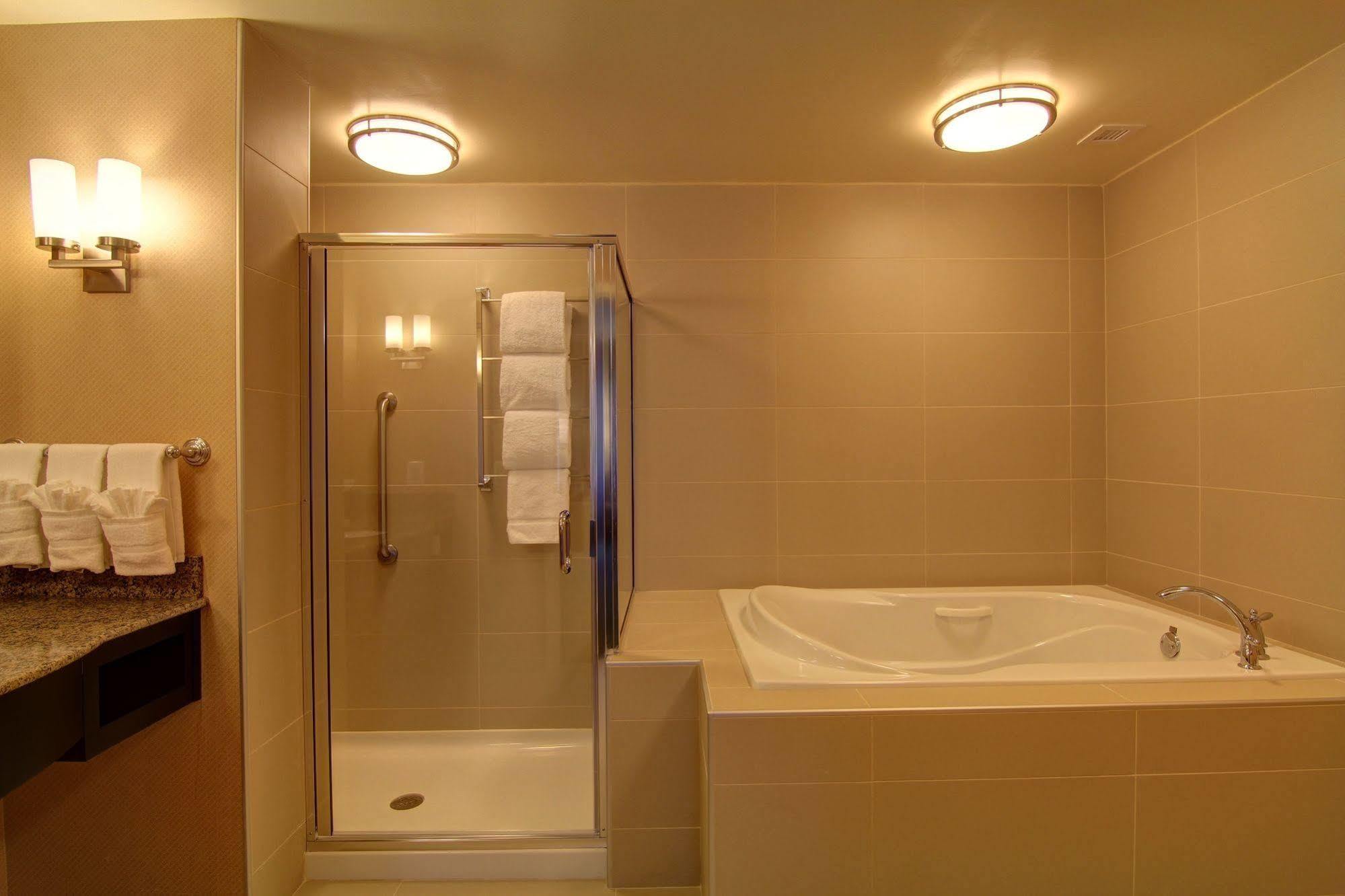 Hilton Garden Inn Woodbridge Zewnętrze zdjęcie