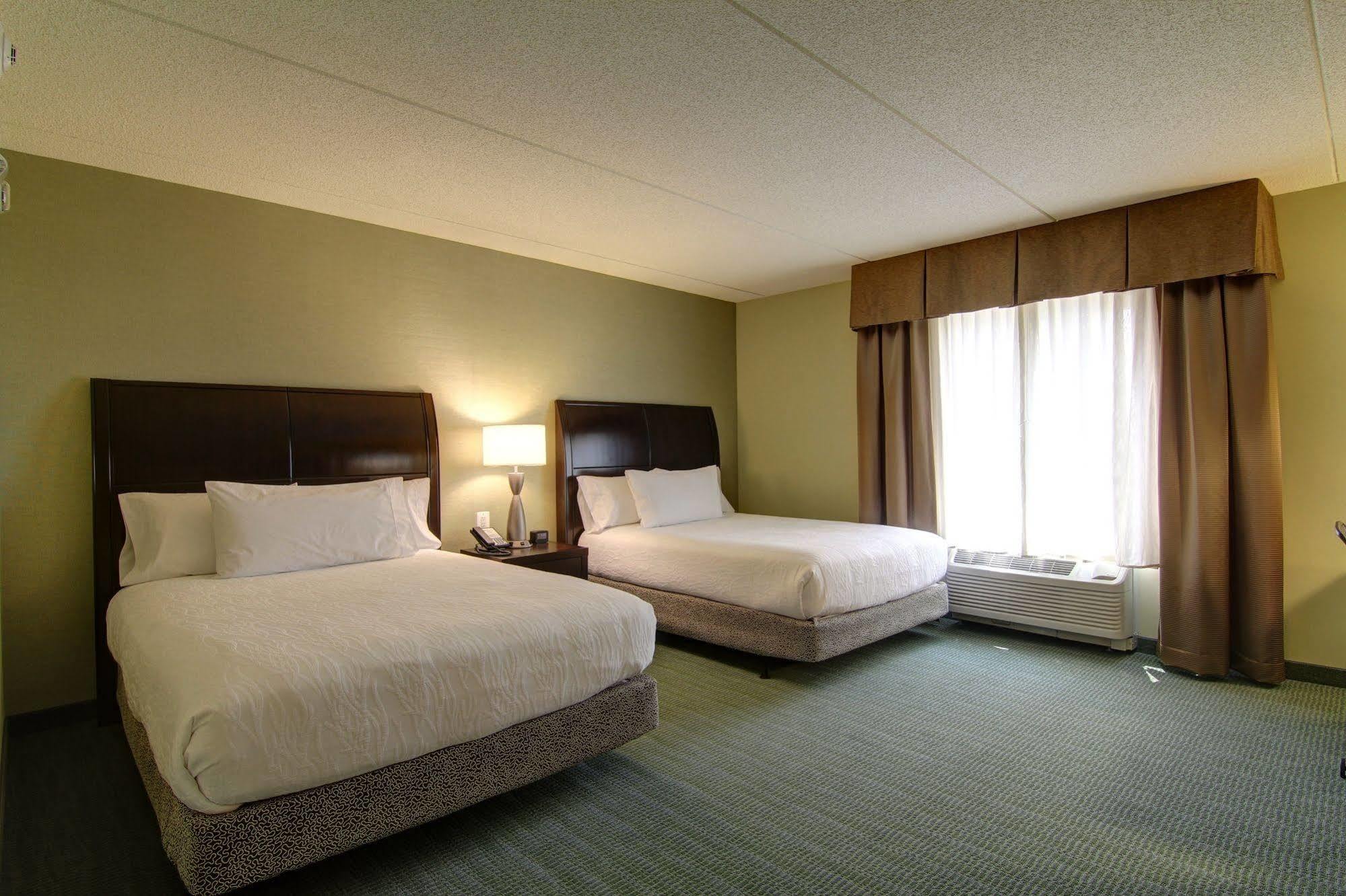 Hilton Garden Inn Woodbridge Zewnętrze zdjęcie